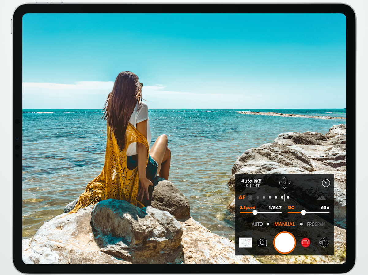 DSLR Camera on iPad with shutter speed and ISO controls