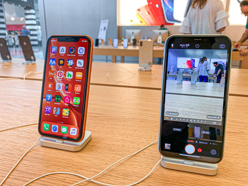 On Apple Store demo iPhones